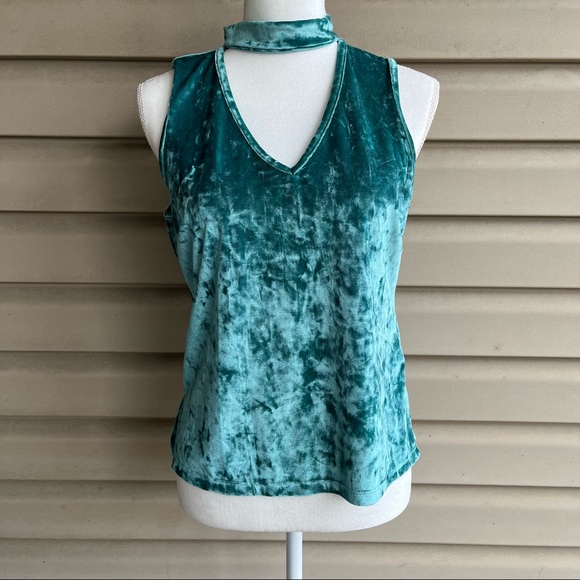 Candie's Tops - •Candie’s• Green Crushed Velvet Sleeveless Top - Size Medium